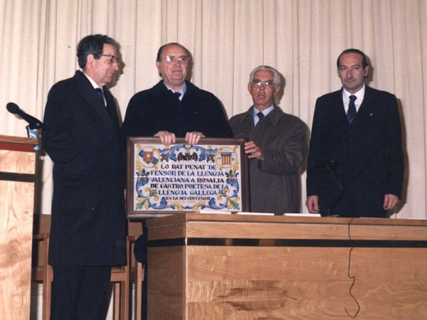Entrega placa Rosalia de Castro